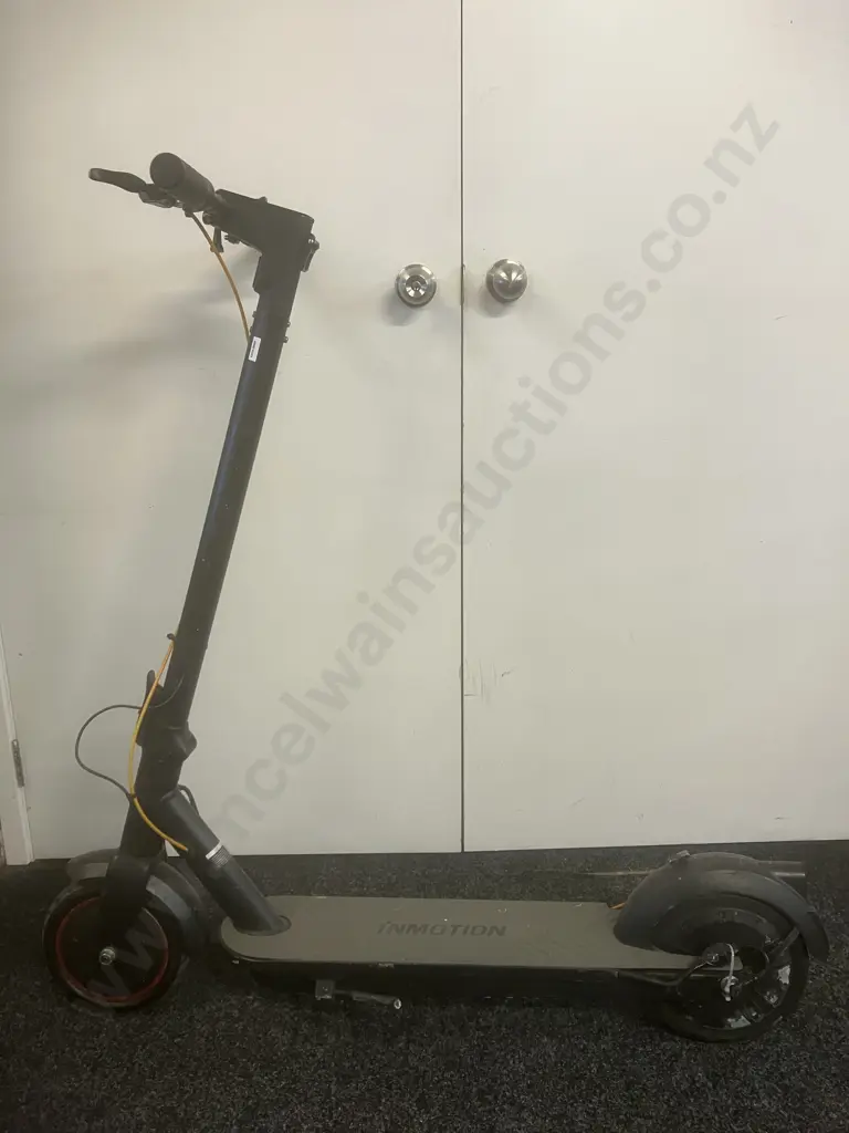 InMotion Model LE1 Electric Scooter - No Charger (Sold As- Is) Image 1++