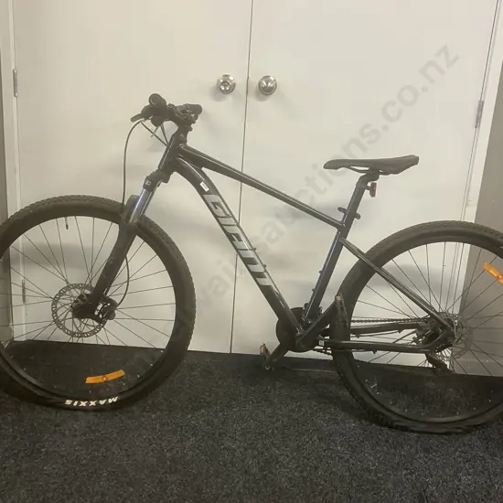 GIANT Talon Black Mountain Bike