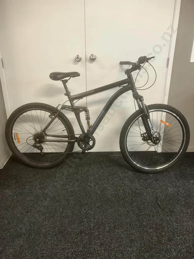 Black Bike With Sun Tour XCT Forks Image 1++