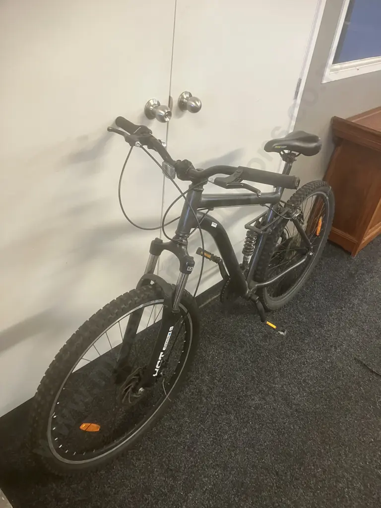 Black Bike With Sun Tour XCT Forks Image 1++