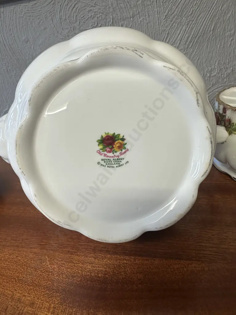 Royal Albert Old Country Roses Bone China Made In England Large Teapot & Teapot Warmer 1962 H19cm. Image 1++