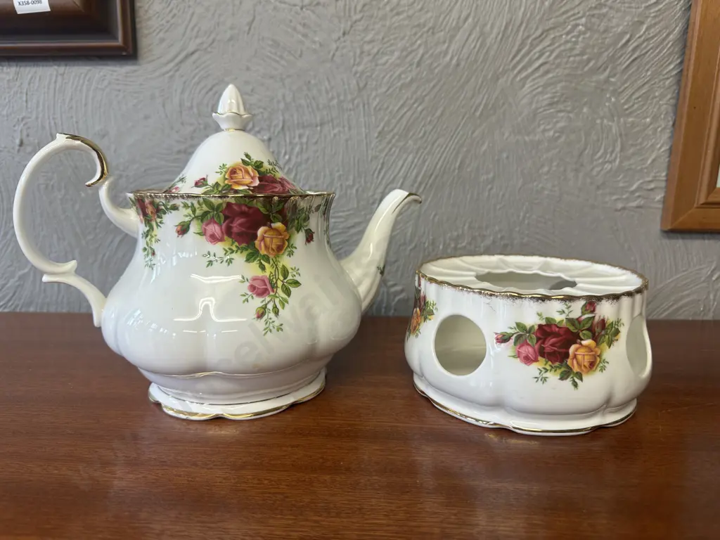 Royal Albert Old Country Roses Bone China Made In England Large Teapot & Teapot Warmer 1962 H19cm. Image 1++