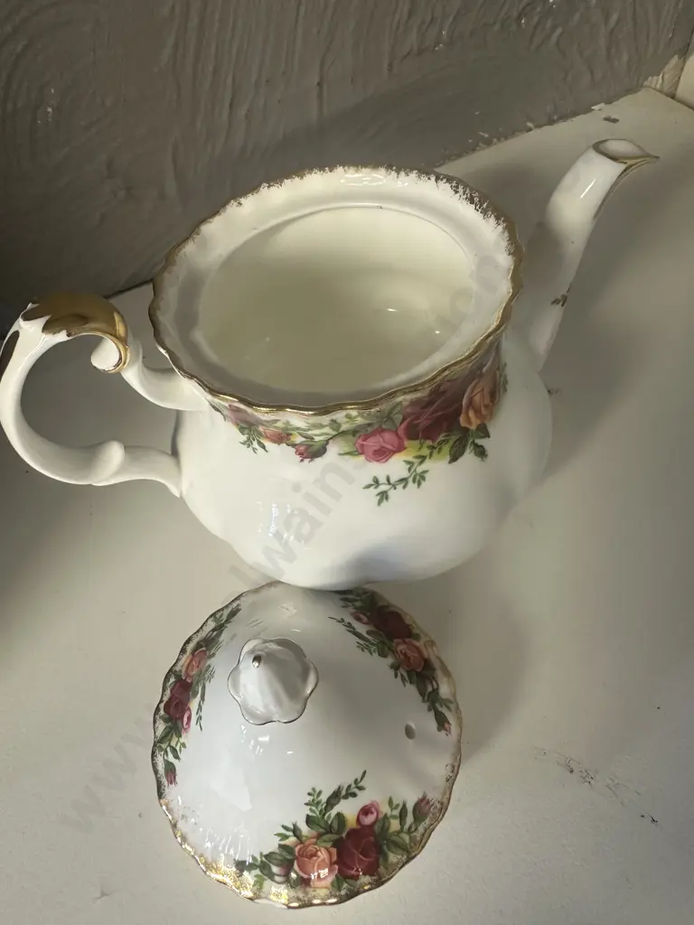 Royal Albert Old Country Roses Bone China Made In England Mini Teapot H14cm. Image 1++