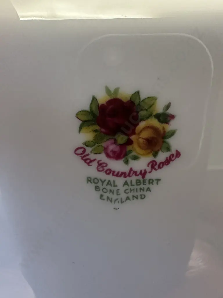 Royal Albert Old Country Roses Bone China Made In England Oval Serving Platter 33x25.5cm. Image 1++
