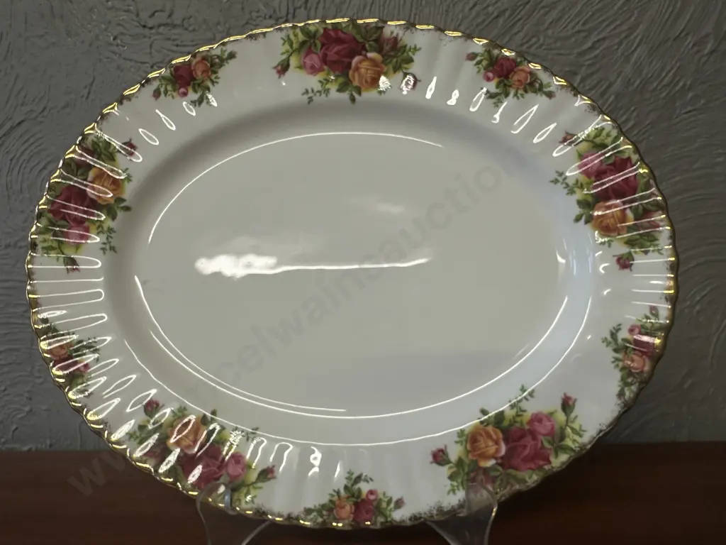 Royal Albert Old Country Roses Bone China Made In England Oval Serving Platter 33x25.5cm. Image 1++