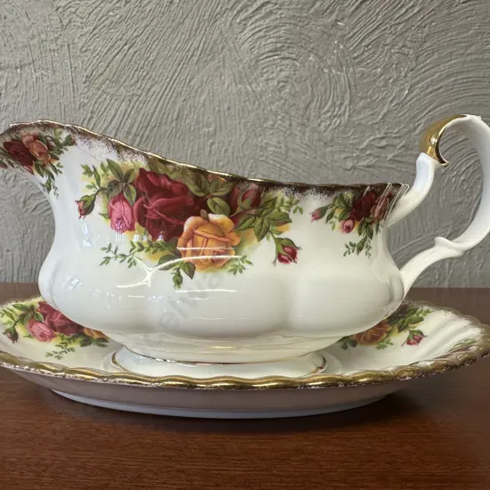 Royal Albert Old Country Roses Bone China Made In England Gravy Boat & Under Plate