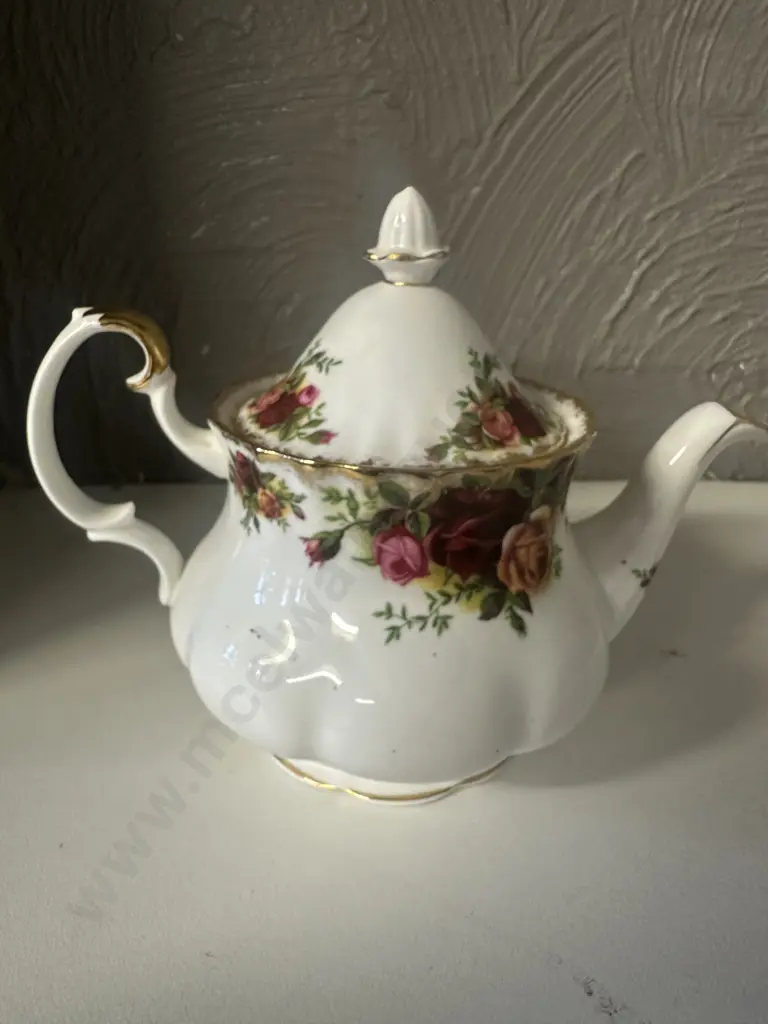 Royal Albert Old Country Roses Bone China Made In England Mini Teapot 14.5cm. Image 1++