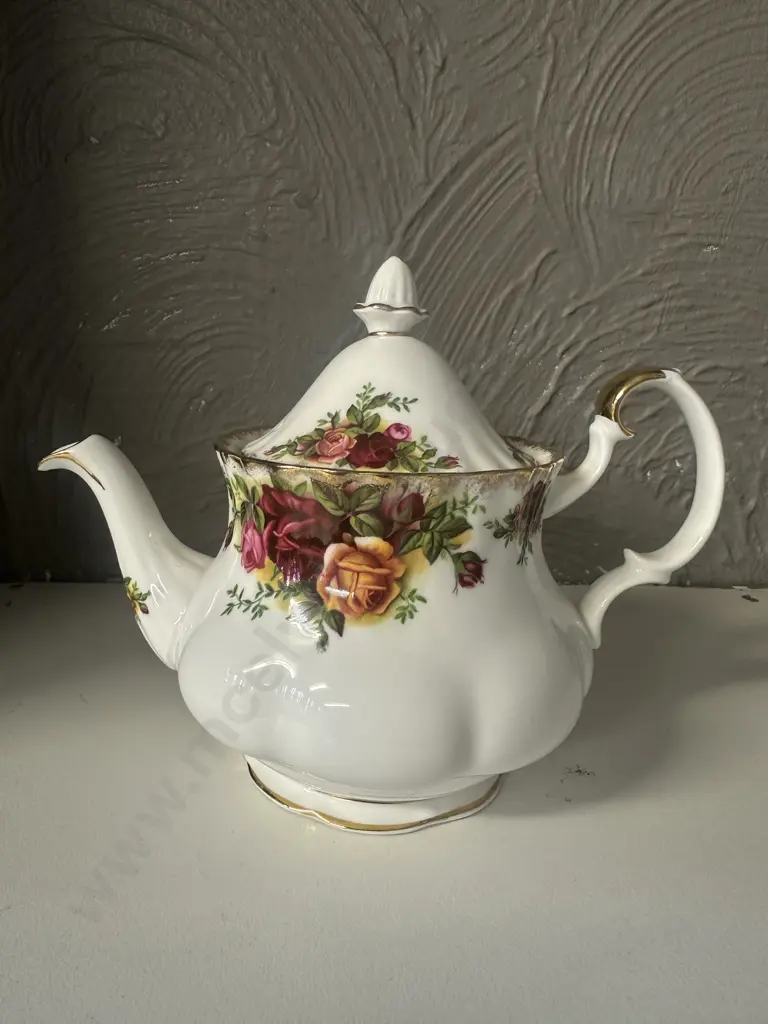 Royal Albert Old Country Roses Bone China Made In England Mini Teapot 14.5cm. Image 1++