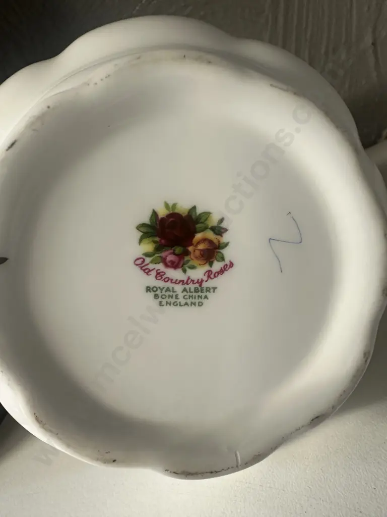 Royal Albert Old Country Roses Bone China Made In England Mini Teapot 14.5cm. Image 1++