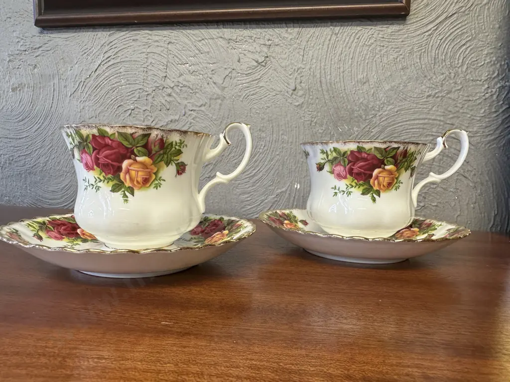 Royal Albert Old Country Roses Bone China Made In England Pair Of Duos - Large Cups Image 1++