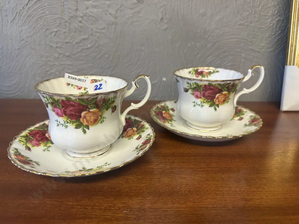 Royal Albert Old Country Roses Bone China Made In England Pair Of Duos - Large Cups Image 1++