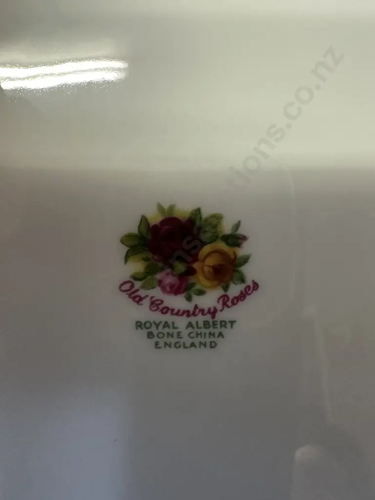 Royal Albert Old Country Roses Bone China Made In England Covered Vegetable Tureen Image 1++