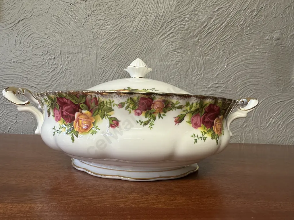 Royal Albert Old Country Roses Bone China Made In England Covered Vegetable Tureen Image 1++