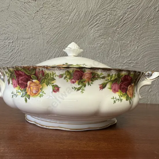 Royal Albert Old Country Roses Bone China Made In England Covered Vegetable Tureen