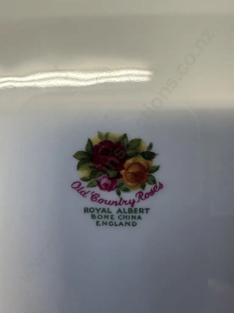 Royal Albert Old Country Roses Bone China Made In England Covered Vegetable Tureen Image 1++