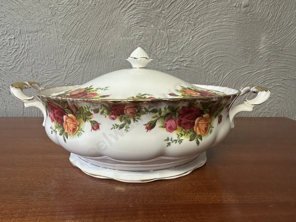 Royal Albert Old Country Roses Bone China Made In England Covered Vegetable Tureen Image 1++