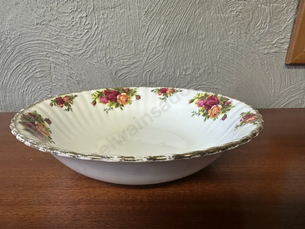 Royal Albert Old Country Roses Bone China Made In England Round Vegetable Serving Bowl Dia23.5cm. Image 1++