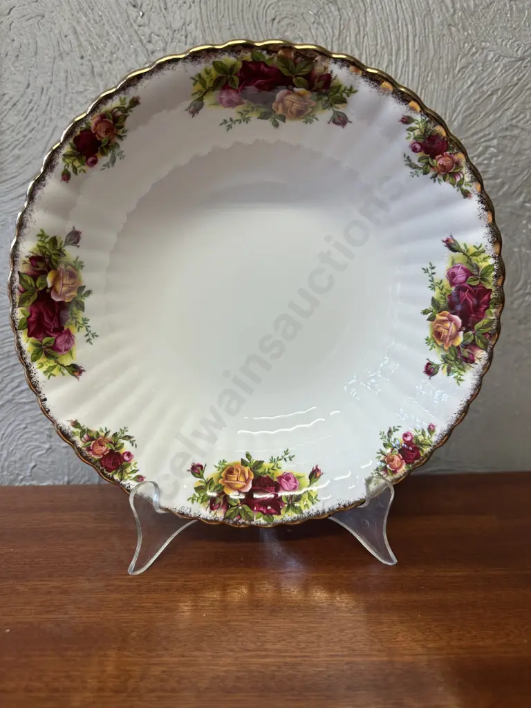 Royal Albert Old Country Roses Bone China Made In England Round Vegetable Serving Bowl Dia23.5cm. Image 1++