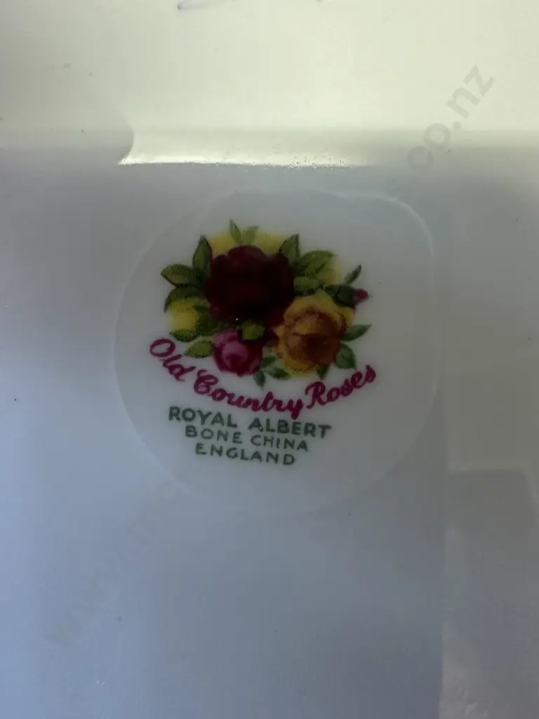 Royal Albert Old Country Roses Bone China Made In England Round Vegetable Serving Bowl Dia23.5cm. Image 1++