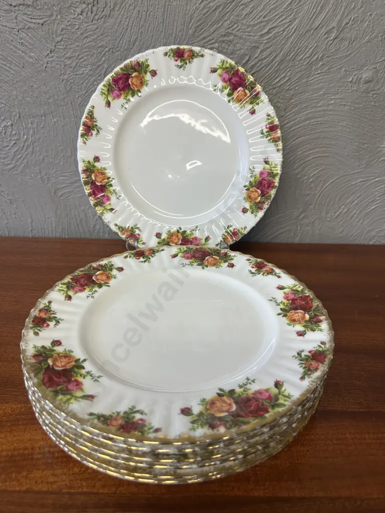 Royal Albert Old Country Roses Bone China Made In England  Dinner Plates x7 Dia26cm. Image 1++