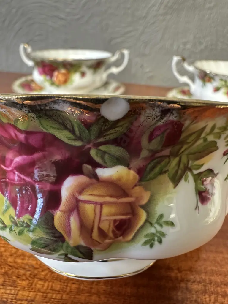 Royal Albert Old Country Roses Bone China Made In England Doubled Handled Soup Bowls & Matching Saucers x5 af to 1 bowl Image 1++