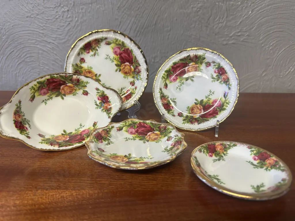 Royal Albert Old Country Roses Bone China Made In England Selection Of Demi Dishes Image 1++