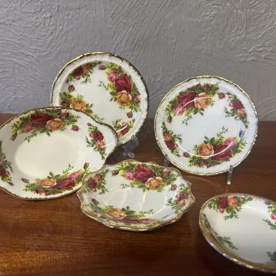 Royal Albert Old Country Roses Bone China Made In England Selection Of Demi Dishes