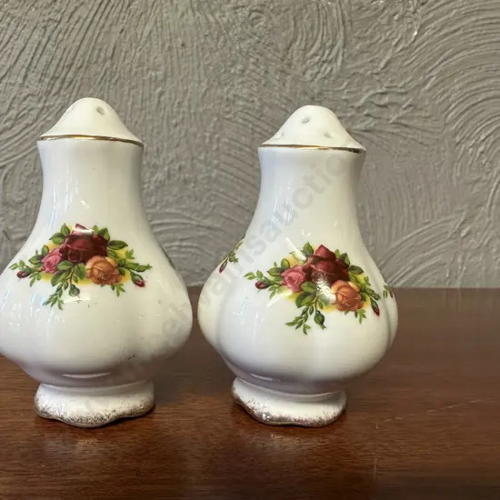 Royal Albert Old Country Roses Bone China Made In England Pair Of Salt & Pepper Shakers