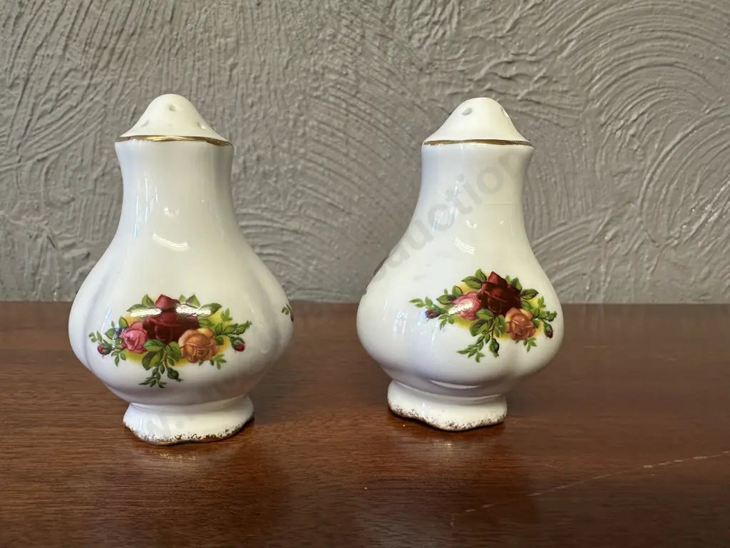 Royal Albert Old Country Roses Bone China Made In England Pair Of Salt & Pepper Shakers Image 1++