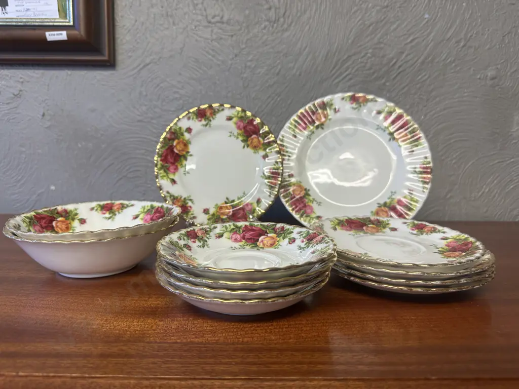 Royal Albert Old Country Roses Bone China Made In England Selection Of Plates, Bowls & Saucers Image 1++