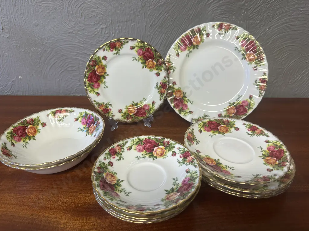 Royal Albert Old Country Roses Bone China Made In England Selection Of Plates, Bowls & Saucers Image 1++