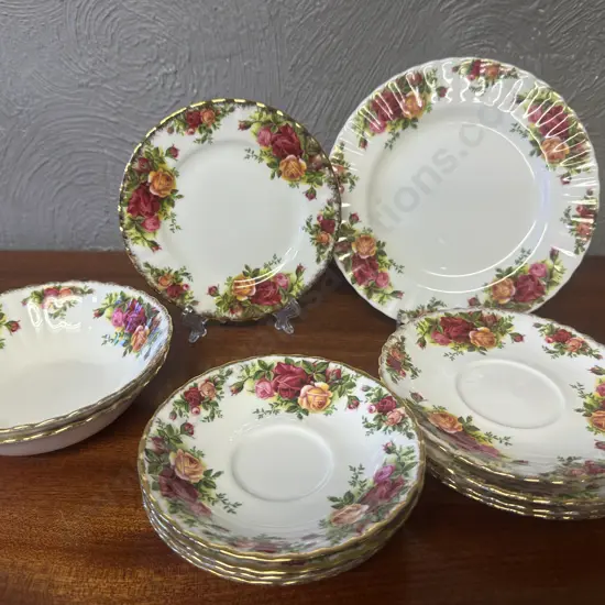 Royal Albert Old Country Roses Bone China Made In England Selection Of Plates, Bowls & Saucers
