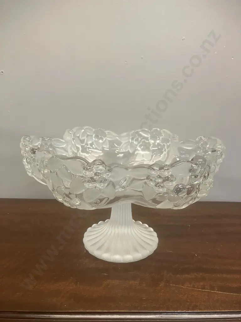 Vintage Mikasa Carmen Walther Crystal Pedestal Compote. 16 x 26cm Image 1++