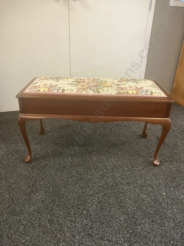 Mahogany Upholstered Piano / Music / Duet Stool. H50 W91 D41cm Image 1++