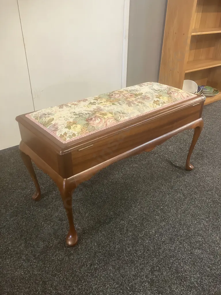 Mahogany Upholstered Piano / Music / Duet Stool. H50 W91 D41cm Image 1++
