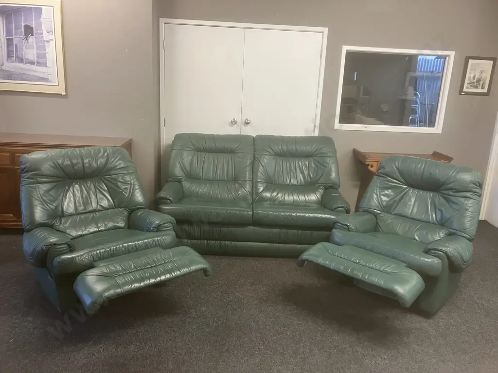 KOVACS Green Leather 2 Seater Sofa With 2 Recliner Armchairs. Adjusting Headrests Image 1++