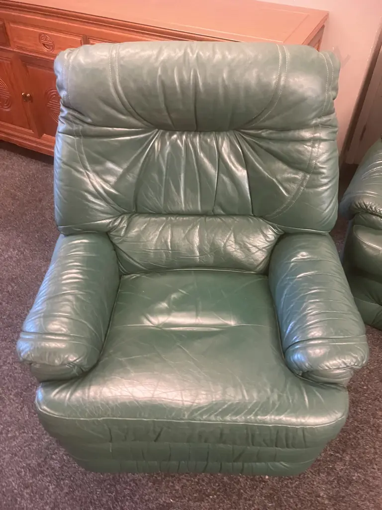 KOVACS Green Leather 2 Seater Sofa With 2 Recliner Armchairs. Adjusting Headrests Image 1++