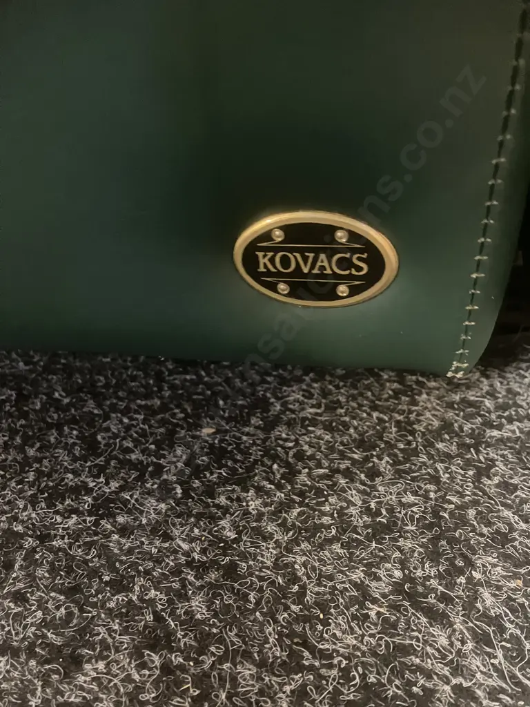 KOVACS Green Leather 2 Seater Sofa With 2 Recliner Armchairs. Adjusting Headrests Image 1++