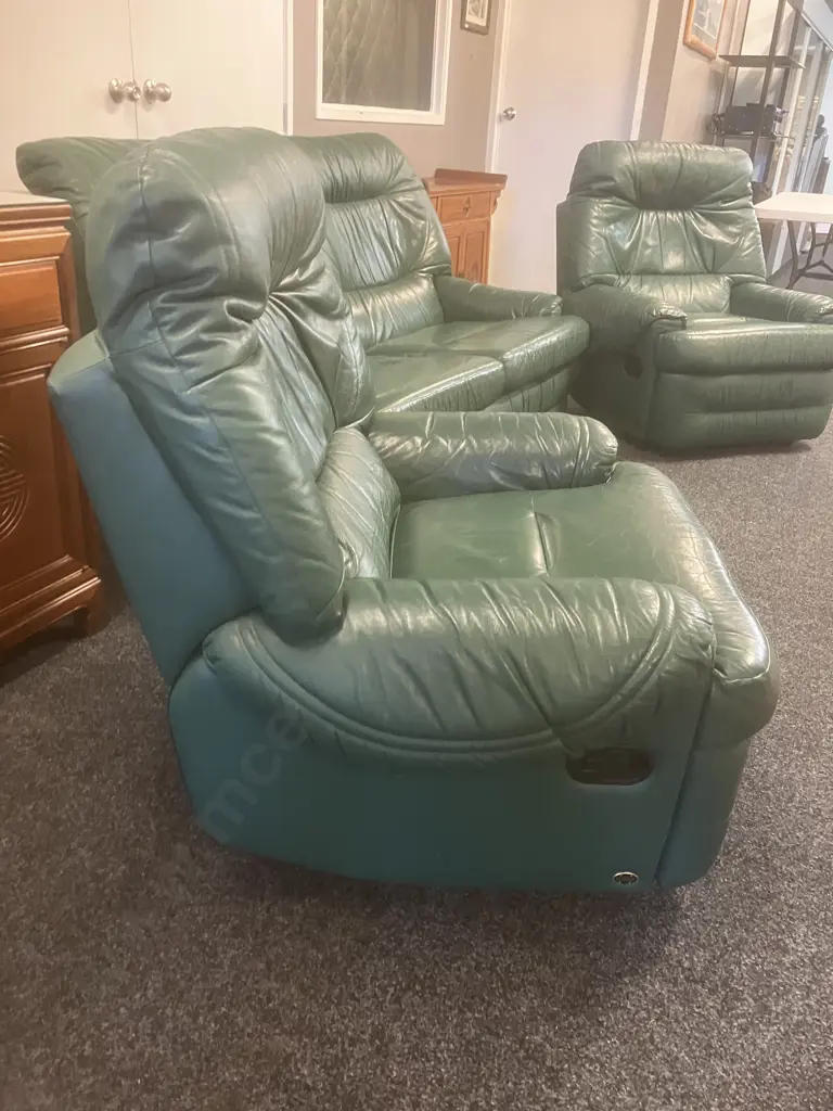 KOVACS Green Leather 2 Seater Sofa With 2 Recliner Armchairs. Adjusting Headrests Image 1++