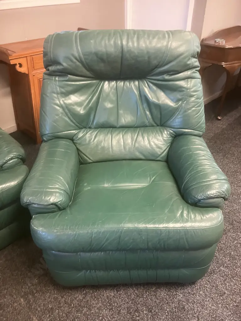KOVACS Green Leather 2 Seater Sofa With 2 Recliner Armchairs. Adjusting Headrests Image 1++