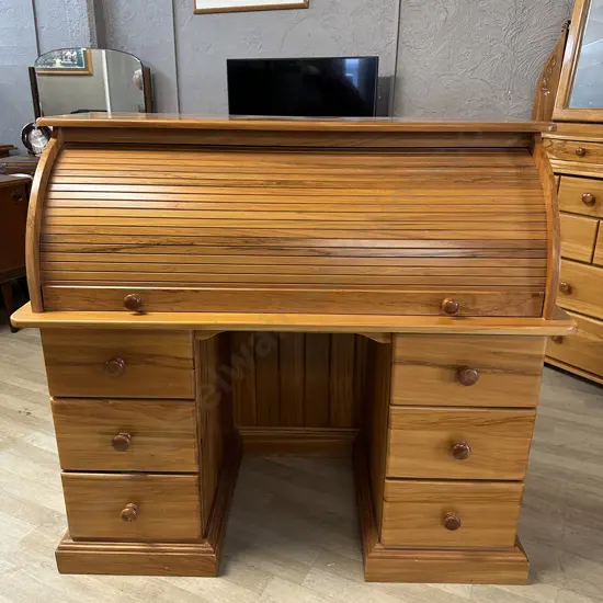 Solid Rimu Roll-top Desk, 8 Drawers. H113 W122 D62cm