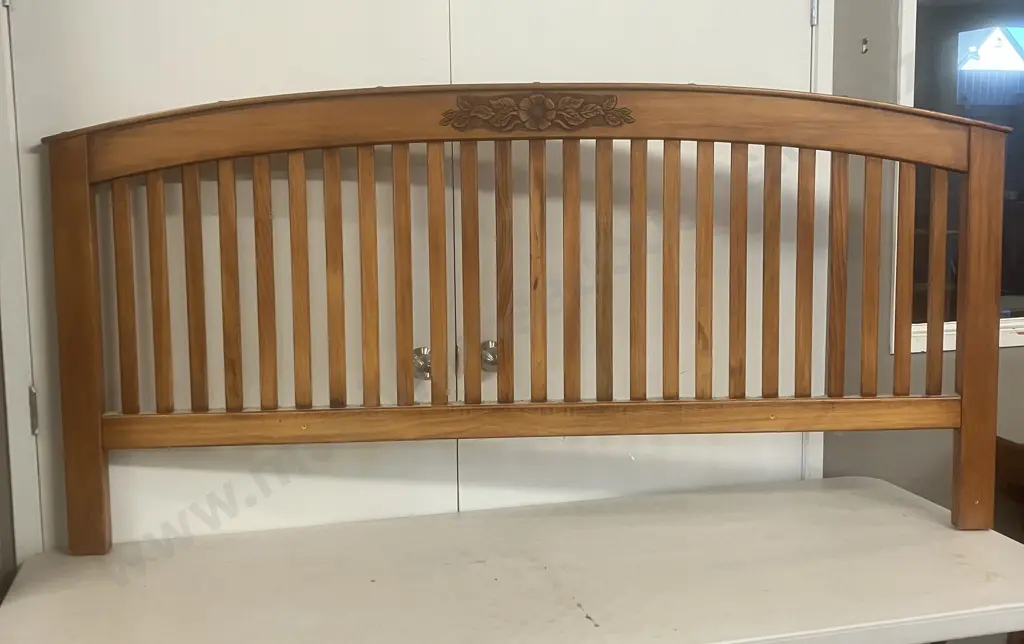 Harmon Solid Timber Furniture King Size Slatted Headboard - Curved Top With Carved Flower. 87 x 180cm Image 1++