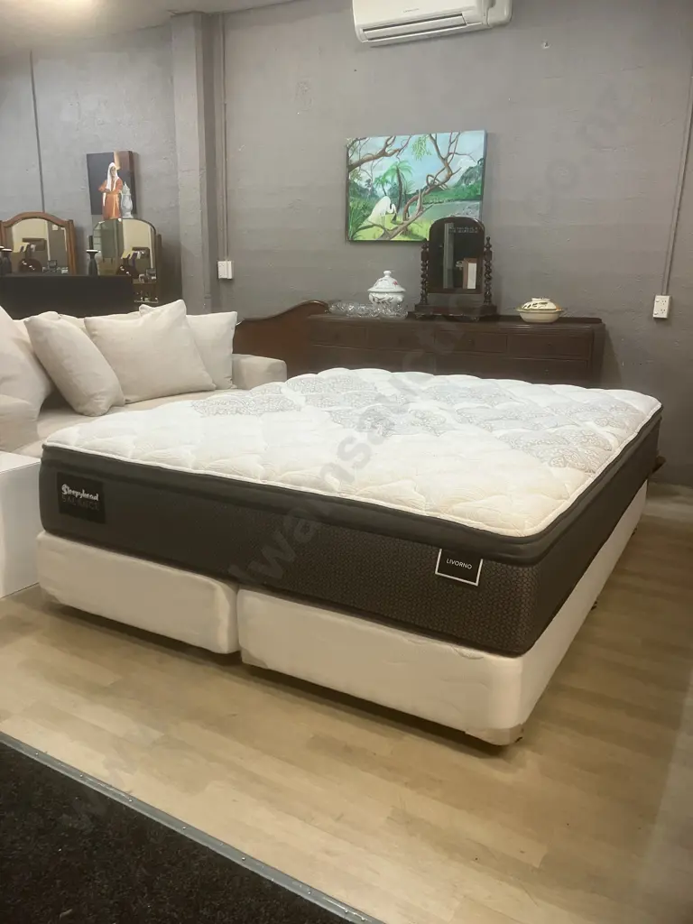 Sleepyhead Balance Livorno King Size Bed - Mattress & Split Base. 203 x 165 Image 1++