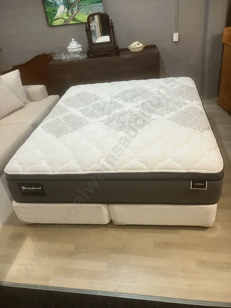 Sleepyhead Balance Livorno King Size Bed - Mattress & Split Base. 203 x 165 Image 1++