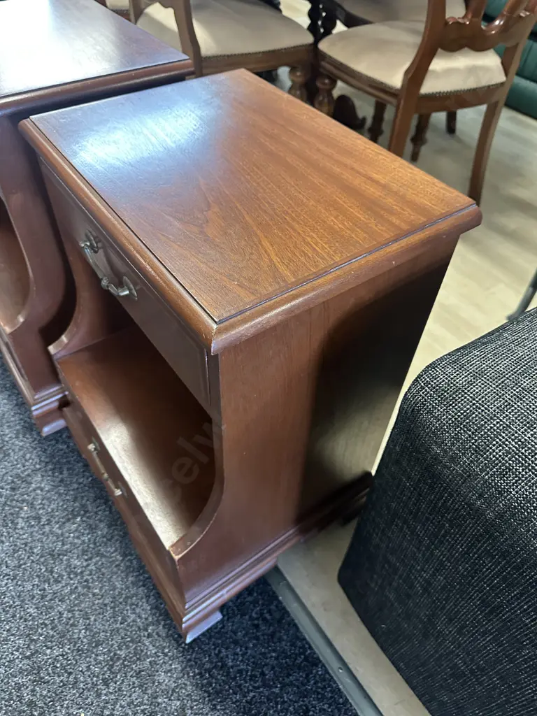 Pair Of Mahogany Bedside Cabinets Image 1++