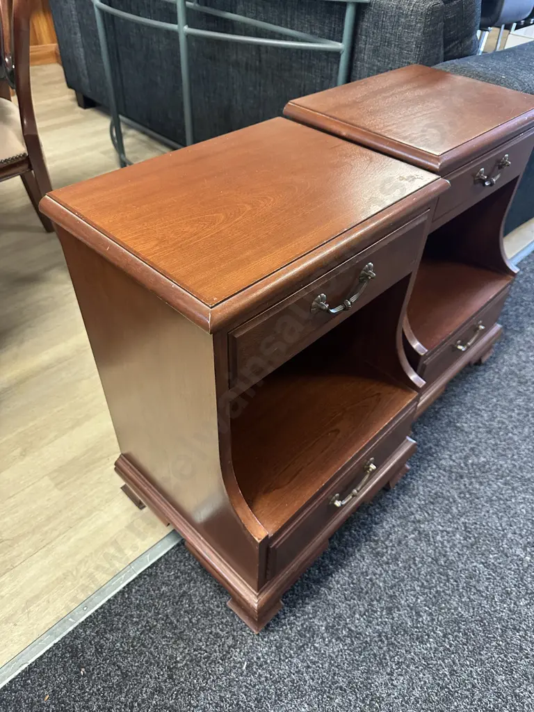 Pair Of Mahogany Bedside Cabinets Image 1++