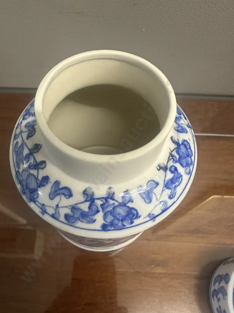 Vintage Blue & White Ginger Jar With Lid H17.5cm. Image 1++