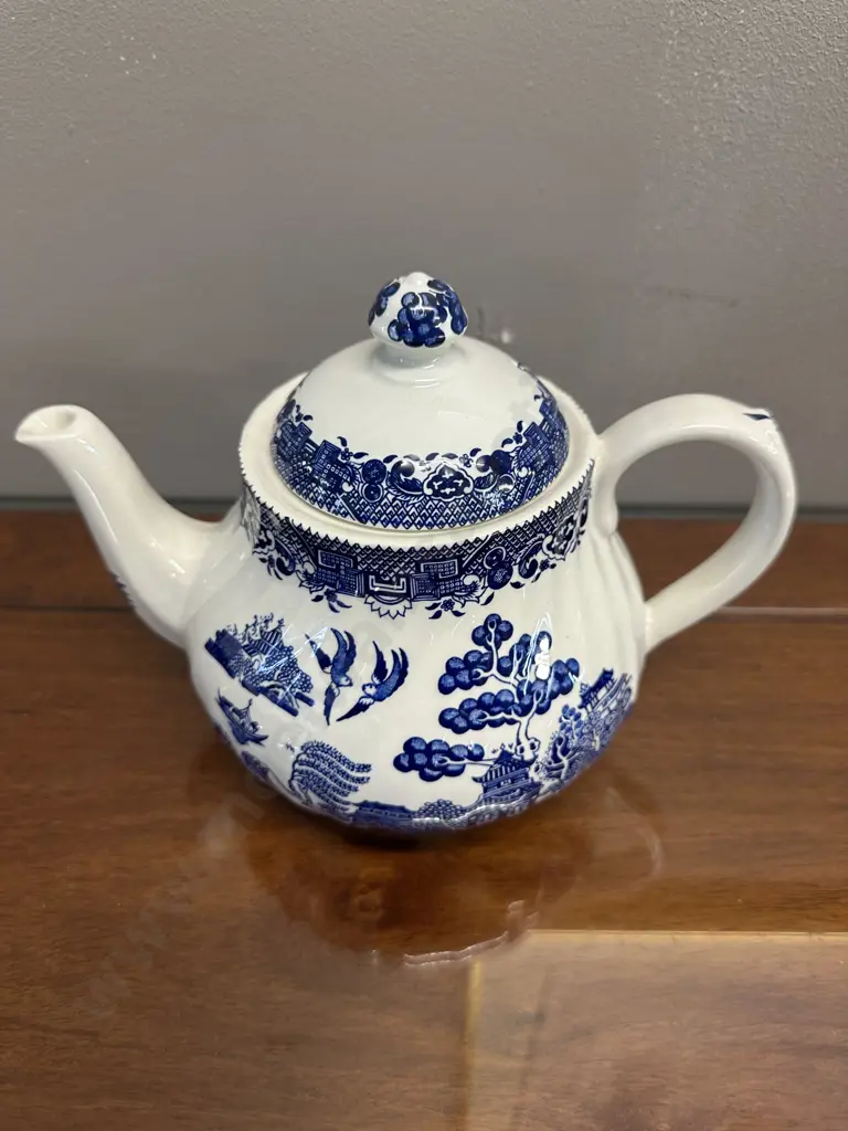 Staffordshire Blue & White Willow Teapot Image 1++