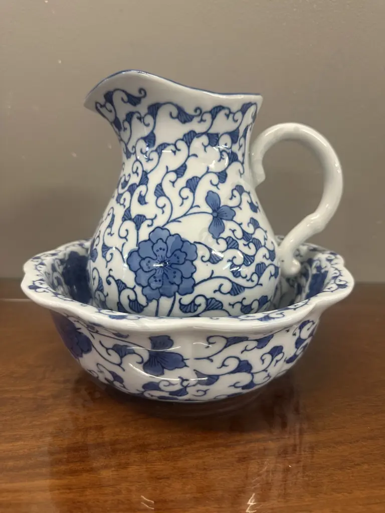 Vintage Blue & White Chinosierie Porcelain Wash Bowl & Jug Image 1++
