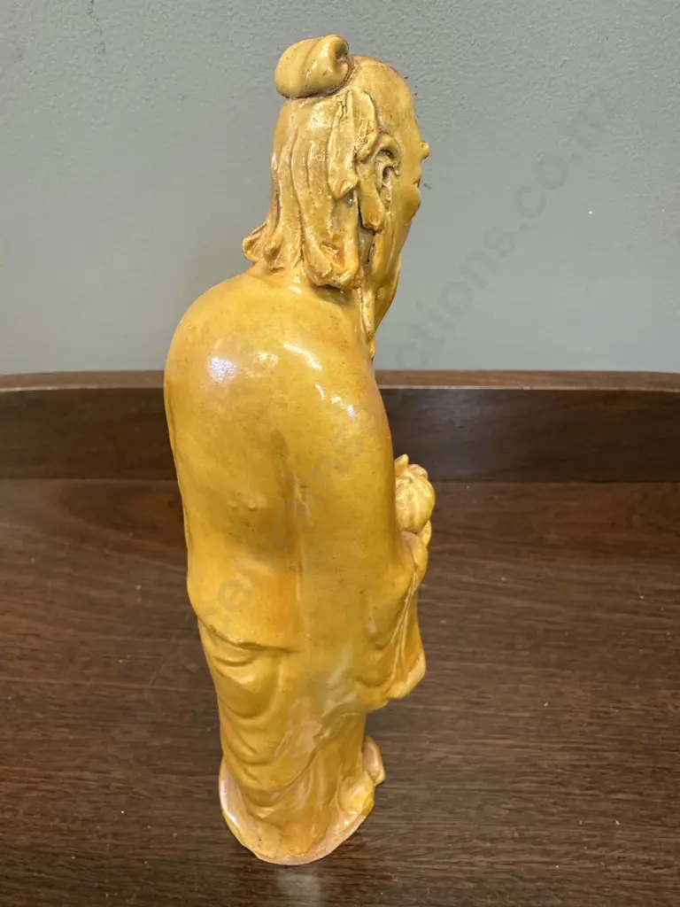 Vintage Figurine Elderly Bearded Chinese Man Holding Fruit H25cm. Image 1++